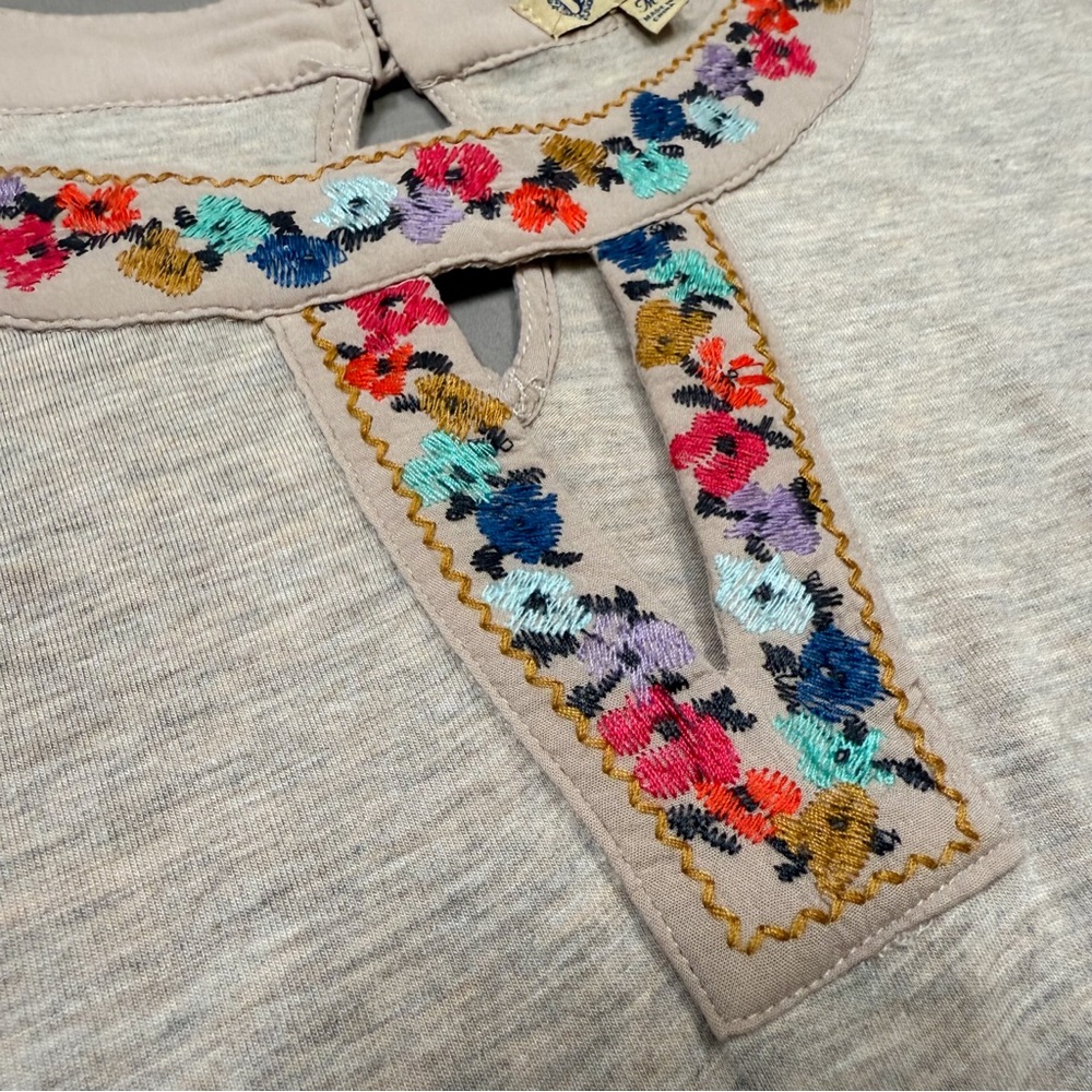 DEMOCRACY colorful embroidered bell sleeve top, M. - Picture 3 of 8